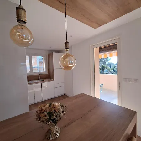 Lägenhet Etage Proche Bord De Quartier Boulouris