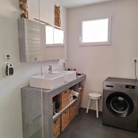 Etage Proche Bord De Quartier Boulouris * Saint-Raphael (Var)