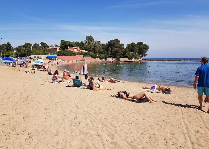 Апартаменты Etage Proche Bord De Quartier Boulouris Сен-Рафаэль