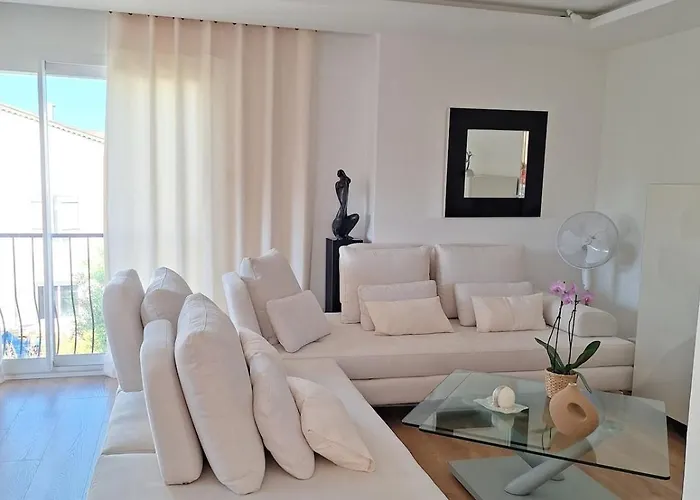 Etage Proche Bord De Quartier Boulouris Апартаменты